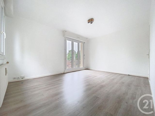 Appartement T3 &agrave; louer - 3 pi&egrave;ces - 67,35 m2 - Luxeuil Les Bains - 70 - FRANCHE-COMTE