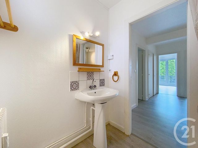 Appartement T3 &agrave; louer - 3 pi&egrave;ces - 67,35 m2 - Luxeuil Les Bains - 70 - FRANCHE-COMTE