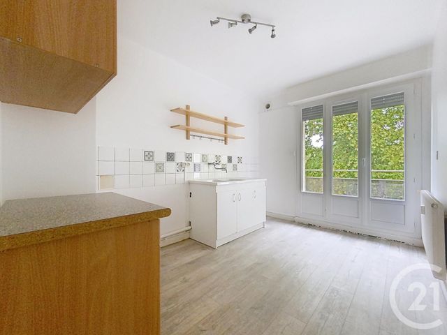 Appartement T3 &agrave; louer - 3 pi&egrave;ces - 67,35 m2 - Luxeuil Les Bains - 70 - FRANCHE-COMTE