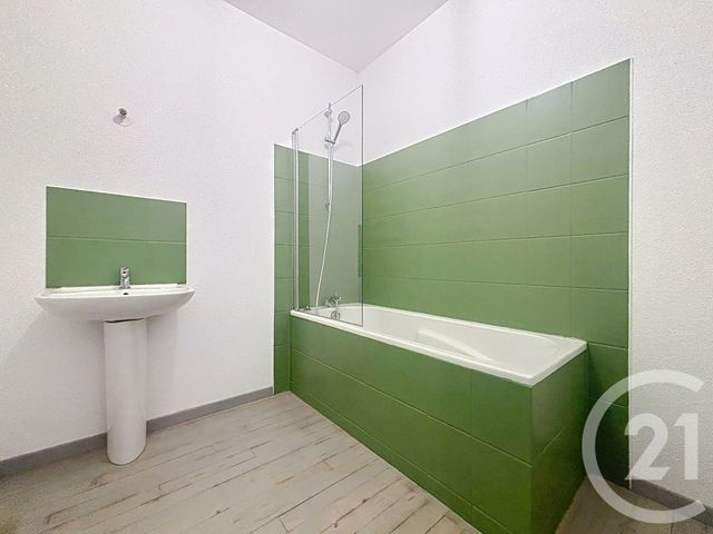 Appartement F2 &agrave; louer - 2 pi&egrave;ces - 54,71 m2 - Lure - 70 - FRANCHE-COMTE