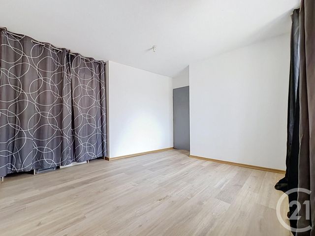 Appartement F3 &agrave; louer - 3 pi&egrave;ces - 68,83 m2 - Lure - 70 - FRANCHE-COMTE