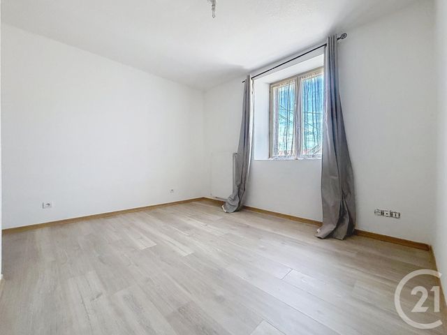 Appartement F3 &agrave; louer - 3 pi&egrave;ces - 68,83 m2 - Lure - 70 - FRANCHE-COMTE