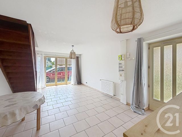 Appartement F3 &agrave; louer - 3 pi&egrave;ces - 68,83 m2 - Lure - 70 - FRANCHE-COMTE