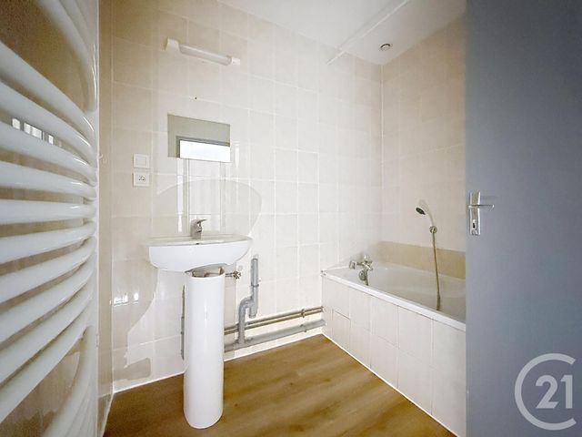 Appartement F3 &agrave; louer - 3 pi&egrave;ces - 68,83 m2 - Lure - 70 - FRANCHE-COMTE