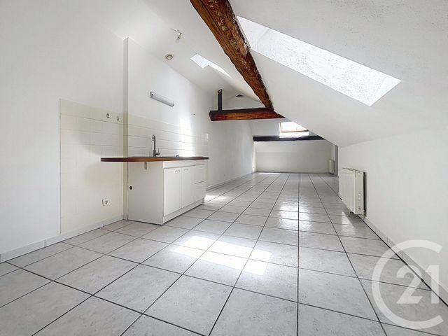 Appartement F2 &agrave; louer - 2 pi&egrave;ces - 45 m2 - Lure - 70 - FRANCHE-COMTE