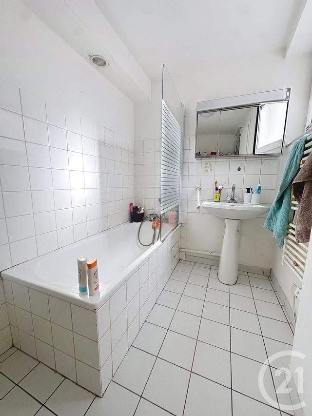 Appartement F2 &agrave; louer - 2 pi&egrave;ces - 53,73 m2 - Lure - 70 - FRANCHE-COMTE
