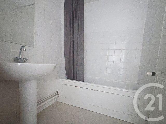 Appartement F3 &agrave; louer - 3 pi&egrave;ces - 69 m2 - Saulx - 70 - FRANCHE-COMTE