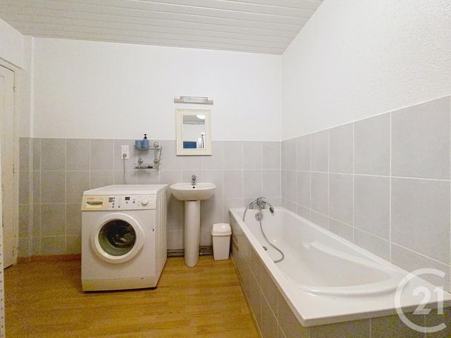 Appartement F3 &agrave; louer - 3 pi&egrave;ces - 84,20 m2 - Luxeuil Les Bains - 70 - FRANCHE-COMTE