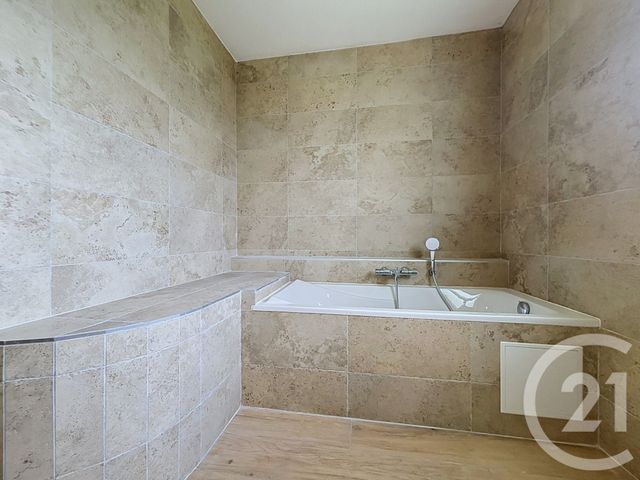 Maison &agrave; louer - 6 pi&egrave;ces - 133,51 m2 - St Sauveur - 70 - FRANCHE-COMTE