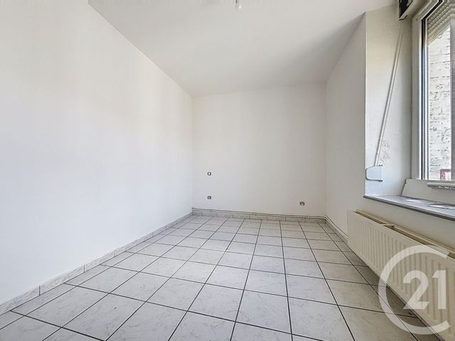 Appartement F4 &agrave; louer - 4 pi&egrave;ces - 78 m2 - St Sauveur - 70 - FRANCHE-COMTE