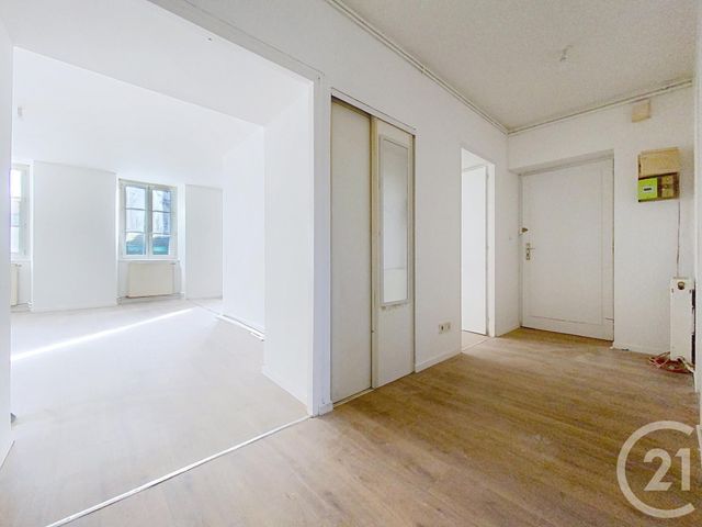 Appartement F3 &agrave; louer - 3 pi&egrave;ces - 70,95 m2 - Lure - 70 - FRANCHE-COMTE