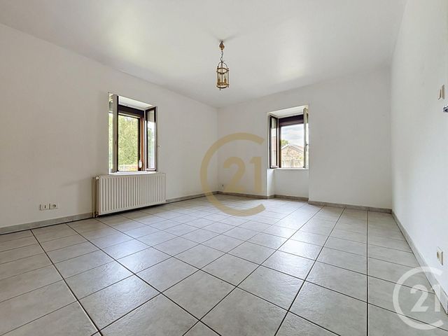 Appartement F3 &agrave; louer - 3 pi&egrave;ces - 78,21 m2 - St Sauveur - 70 - FRANCHE-COMTE