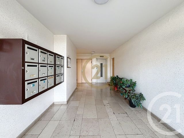 Appartement Studio &agrave; vendre - 1 pi&egrave;ce - 29 m2 - Luxeuil Les Bains - 70 - FRANCHE-COMTE