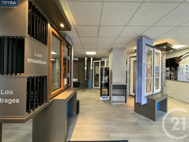 Appartement Local à louer - 3 pièces - 104 m2 - Lure - 70 - FRANCHE-COMTE