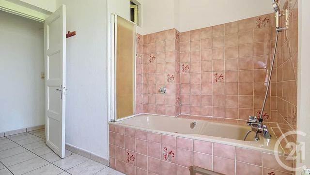 Appartement F3 à vendre - 3 pièces - 63,08 m2 - Lure - 70 - FRANCHE-COMTE