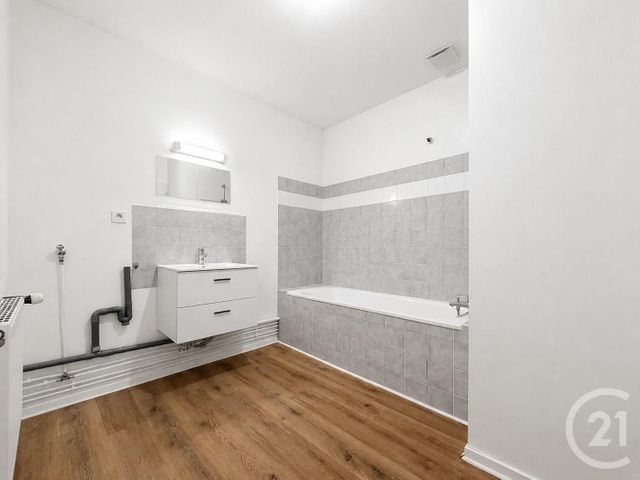 Appartement F1 &agrave; louer - 1 pi&egrave;ce - 49,09 m2 - Lure - 70 - FRANCHE-COMTE