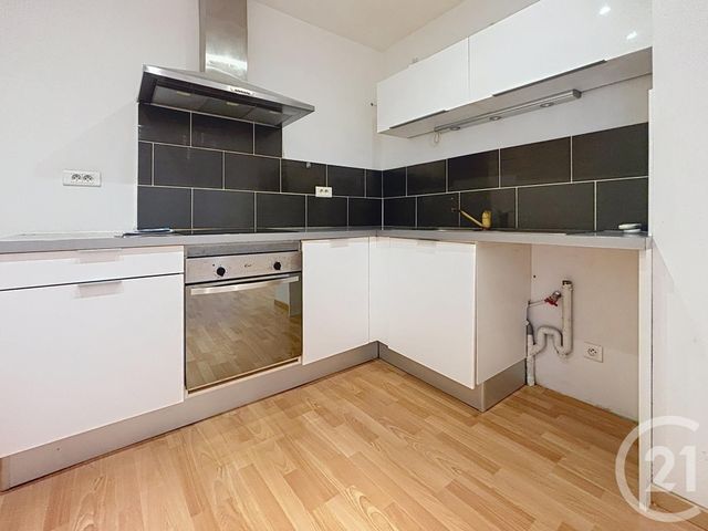 Appartement F3 &agrave; louer - 3 pi&egrave;ces - 72,59 m2 - Lure - 70 - FRANCHE-COMTE