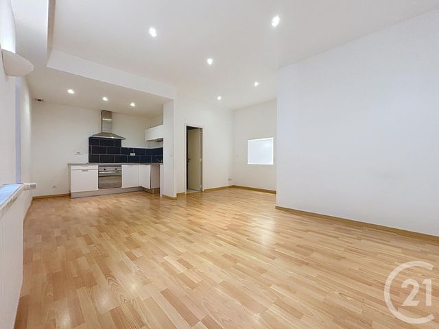 Appartement F3 &agrave; louer - 3 pi&egrave;ces - 72,59 m2 - Lure - 70 - FRANCHE-COMTE