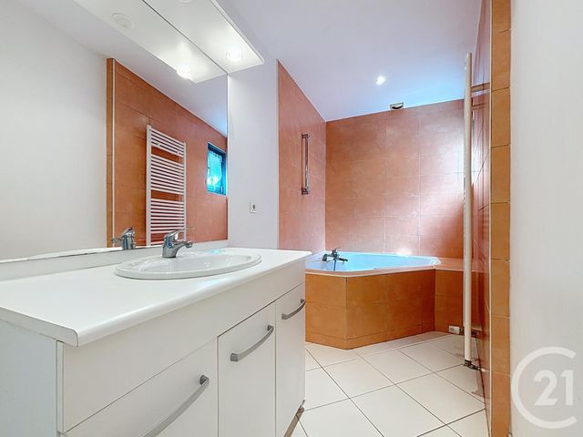 Appartement F3 &agrave; louer - 3 pi&egrave;ces - 72,59 m2 - Lure - 70 - FRANCHE-COMTE