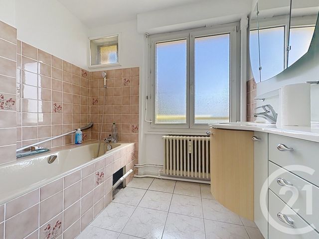 Appartement F3 &agrave; louer - 3 pi&egrave;ces - 63,08 m2 - Lure - 70 - FRANCHE-COMTE